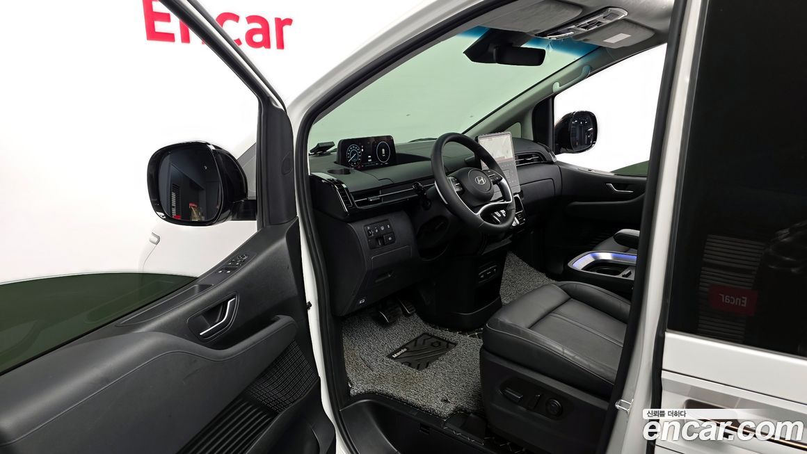 Hyundai Staria 2025