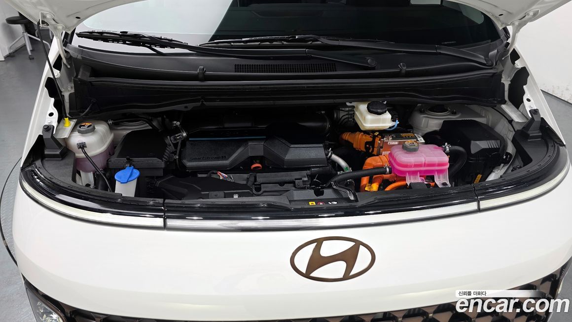 Hyundai Staria 2025