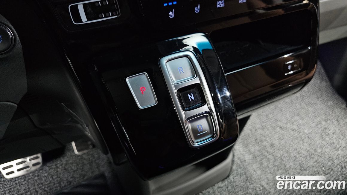 Hyundai Staria 2025