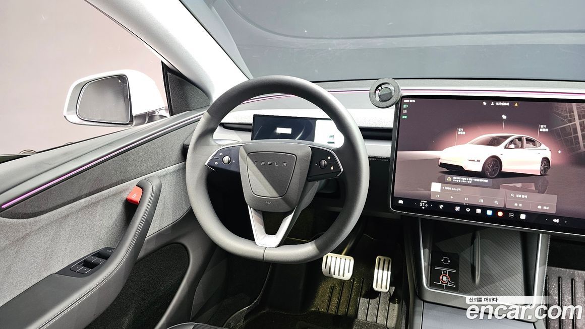 Tesla Model Y 2025