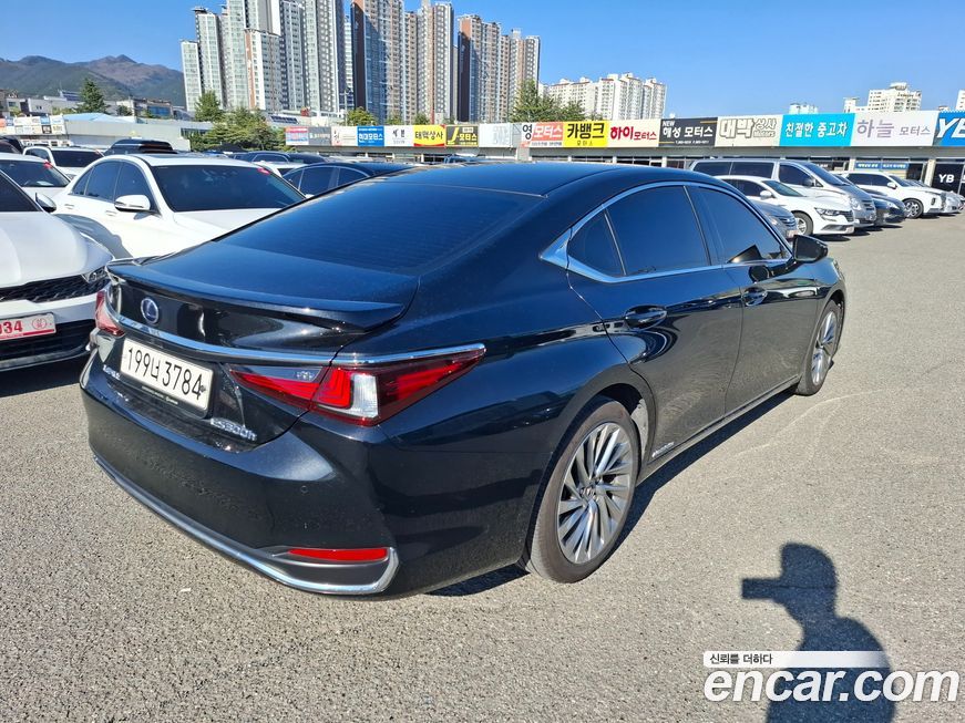 Lexus ES 2022