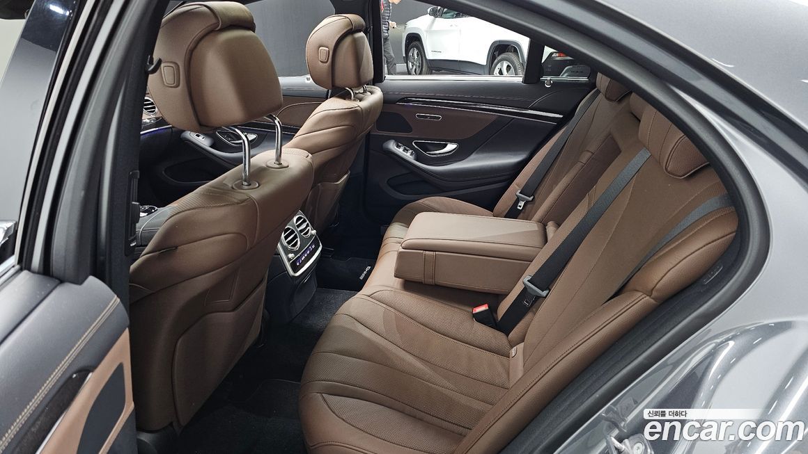 Mercedes-Benz S-Class 2020