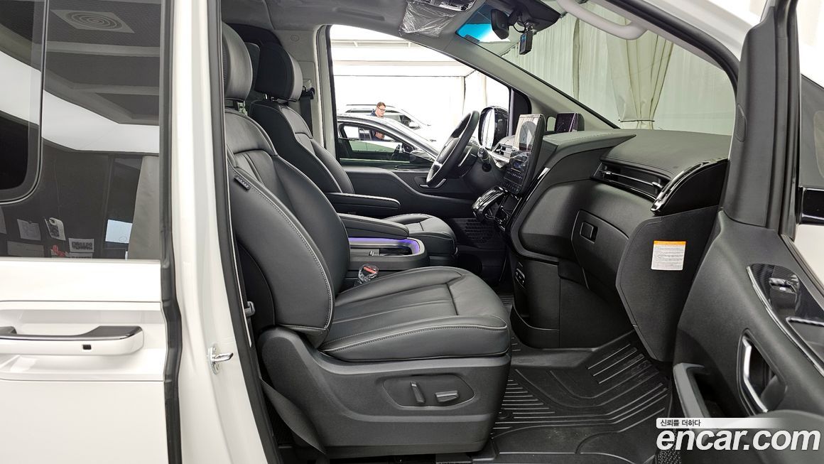 Hyundai Staria 2025
