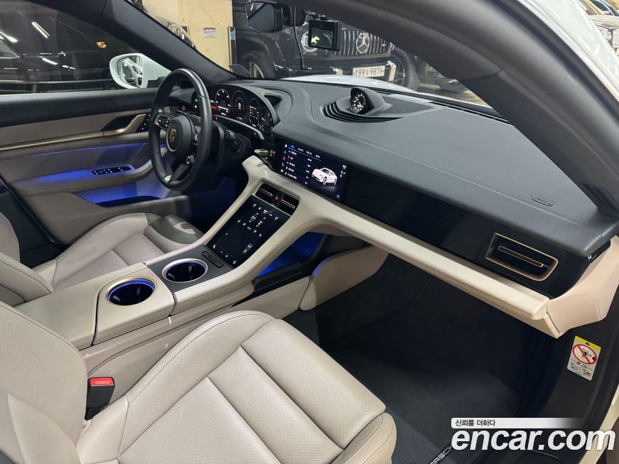 Porsche Taycan 2024