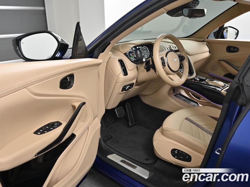 Astonmartin DBX 2023