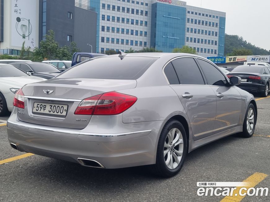 Hyundai Genesis 2013