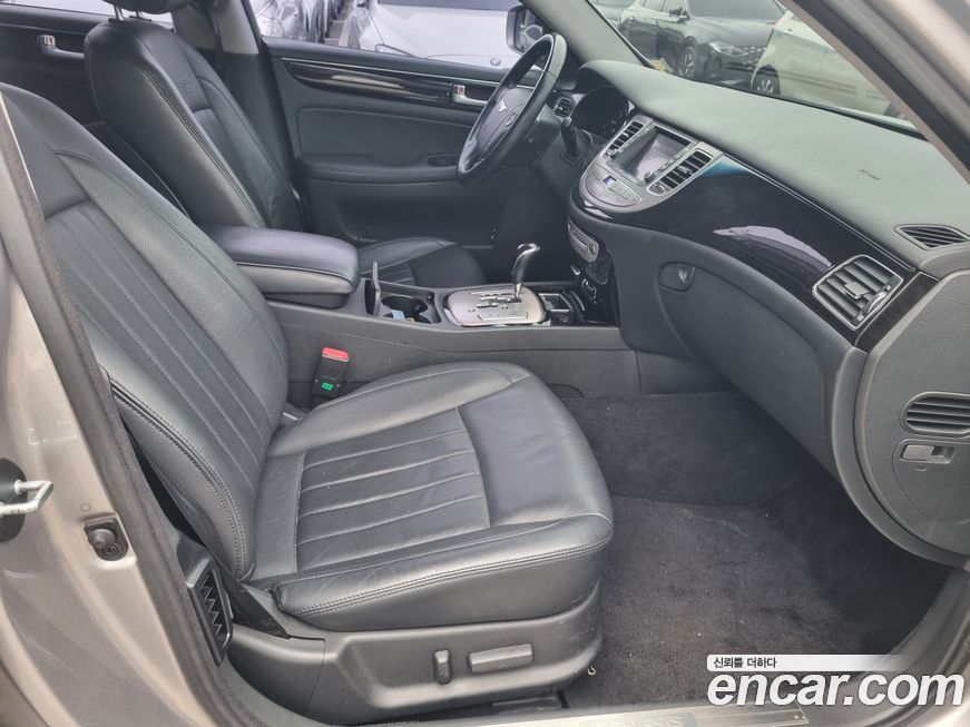 Hyundai Genesis 2013