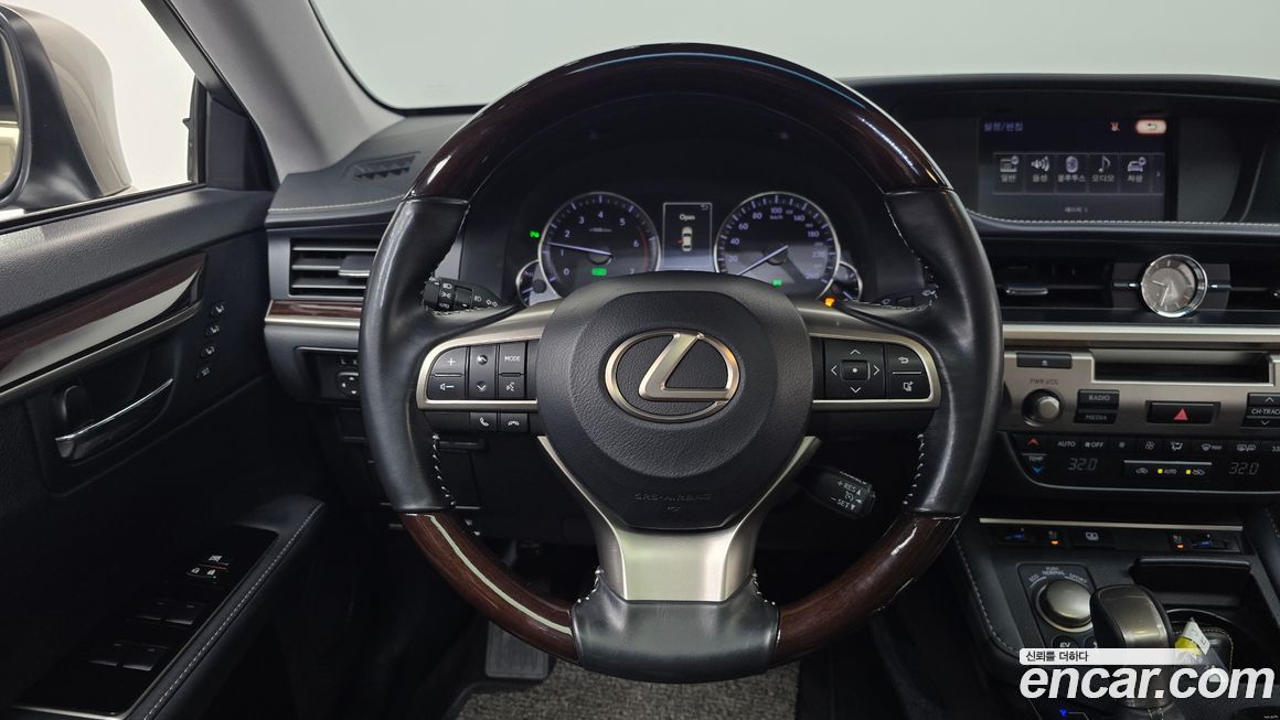 Lexus ES 2018