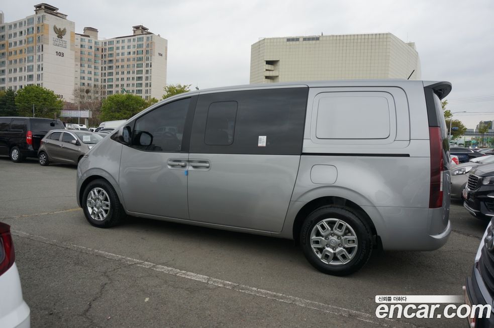 Hyundai Staria 2024
