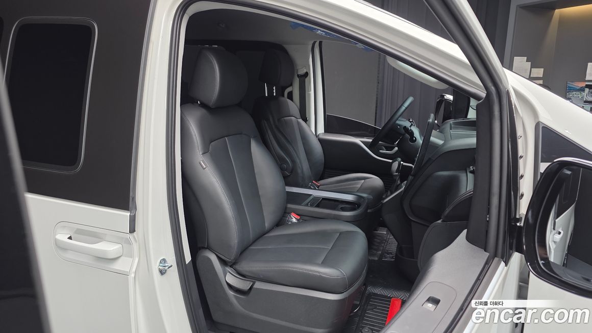 Hyundai Staria 2025