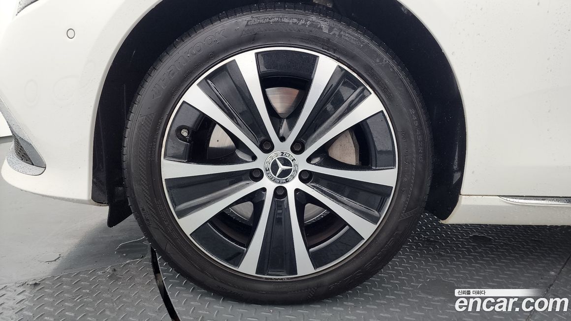 Mercedes-Benz E-Class 2021