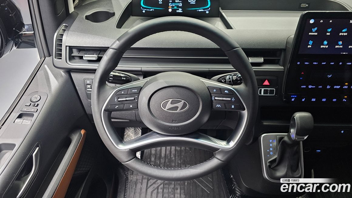 Hyundai Staria 2025