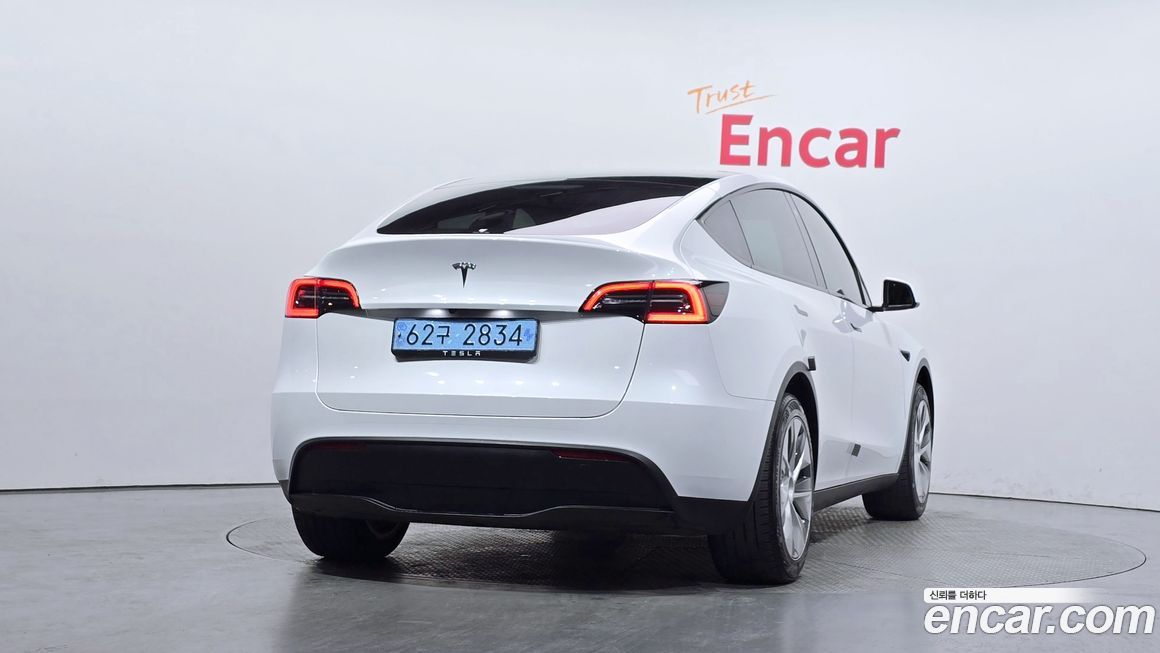Tesla Model Y 2024