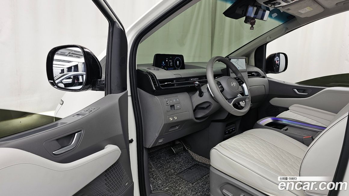 Hyundai Staria 2025