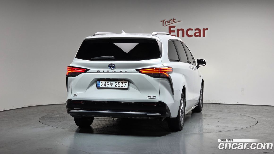 Toyota Sienna 2024