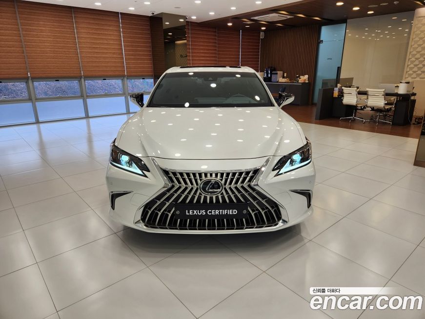 Lexus ES 2026