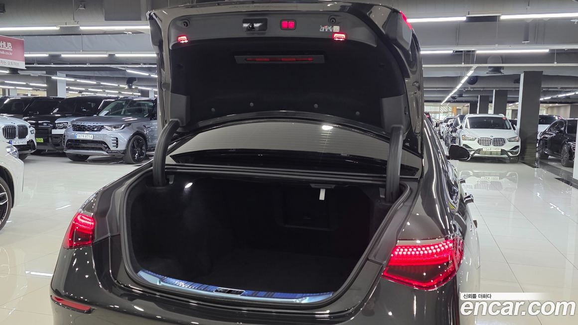 Mercedes-Benz S-Class 2025