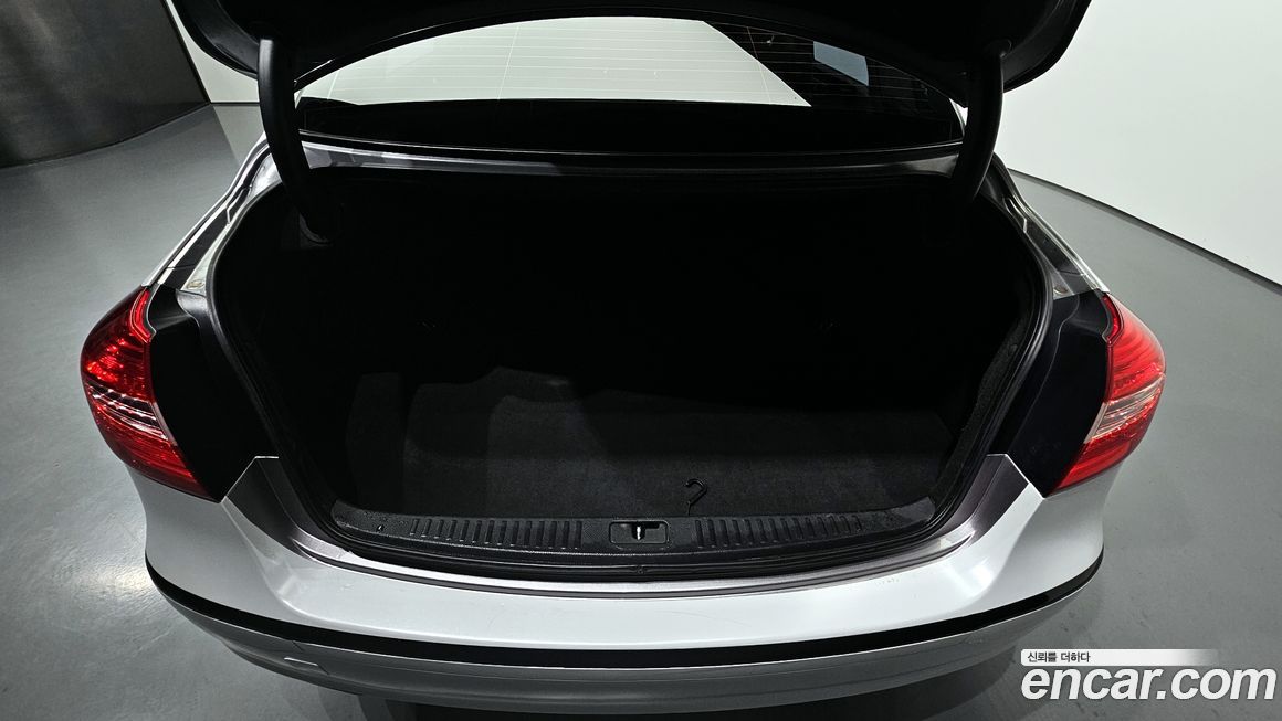 Hyundai Genesis 2012