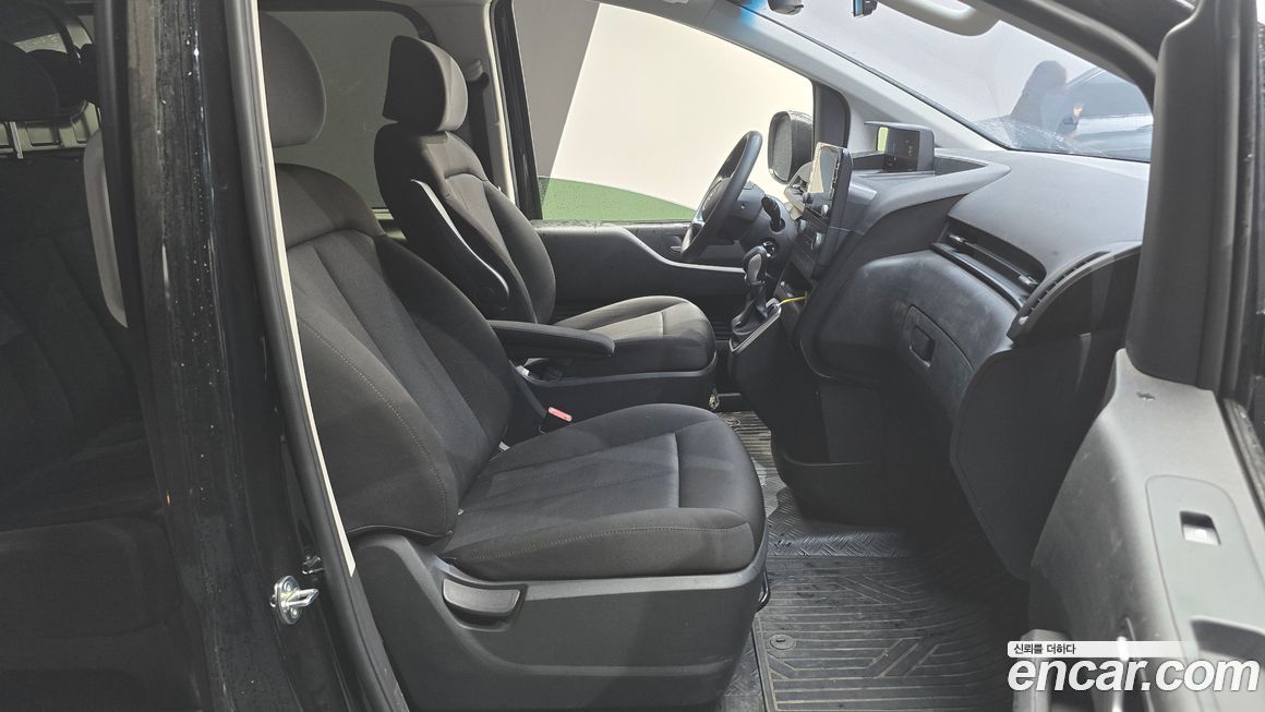 Hyundai Staria 2025