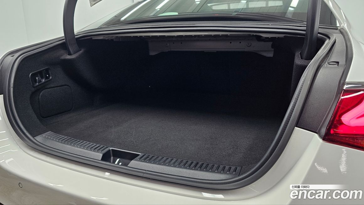 Mercedes-Benz E-Class 2025