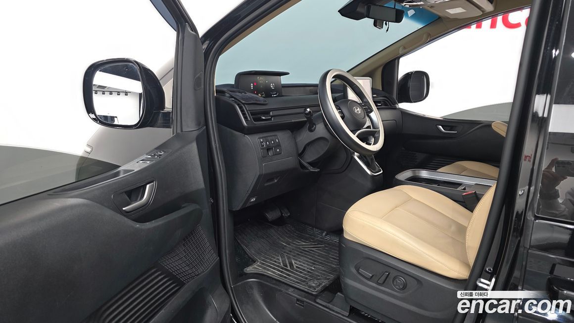 Hyundai Staria 2025