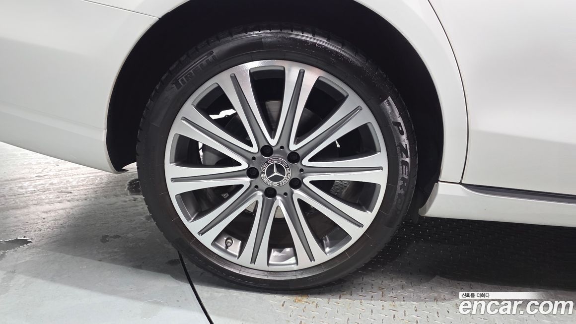 Mercedes-Benz E-Class 2023