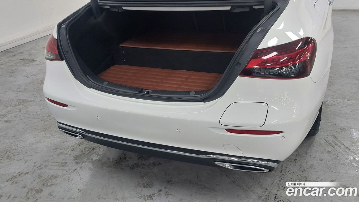 Mercedes-Benz E-Class 2023