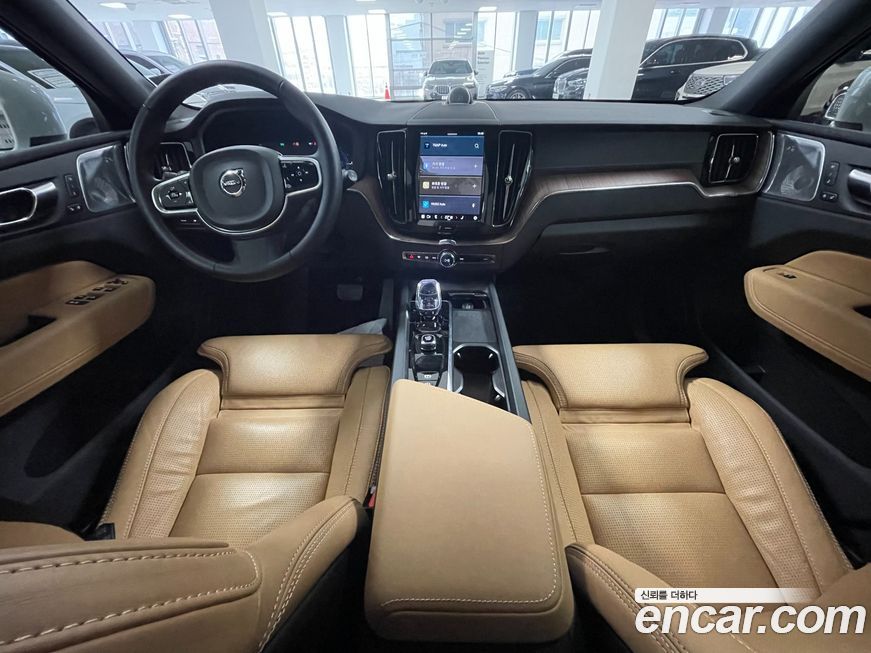Volvo XC60 2025