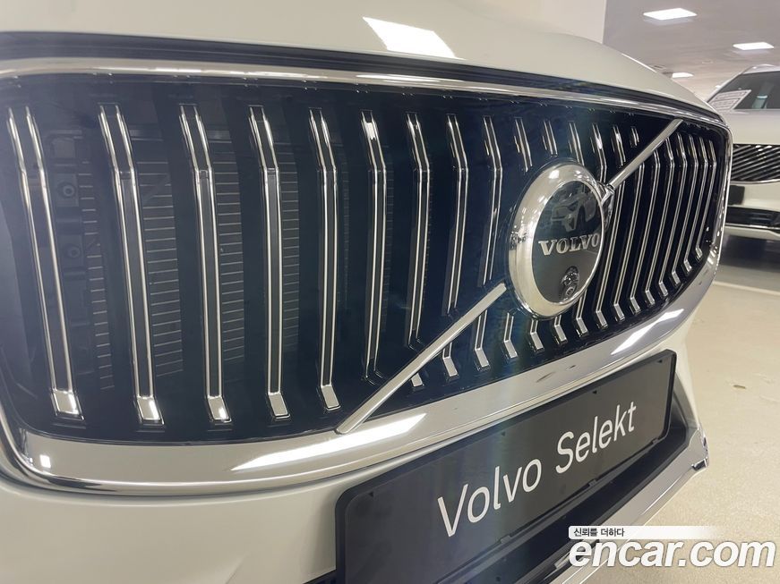 Volvo XC60 2025