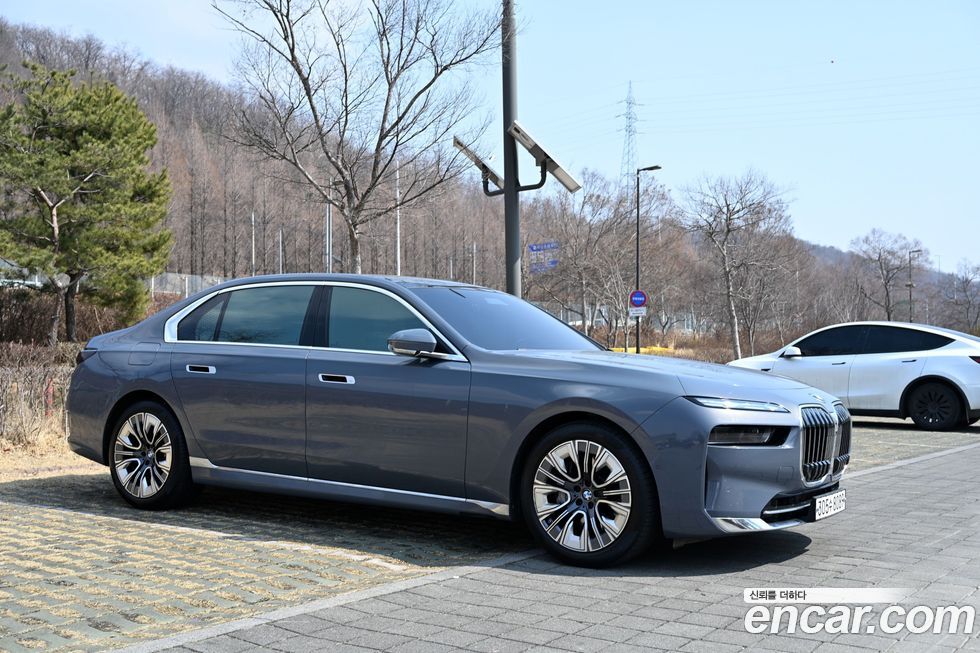 BMW 7-Series 2023