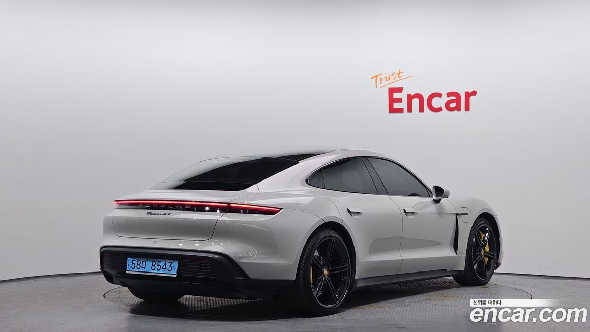 Porsche Taycan 2021