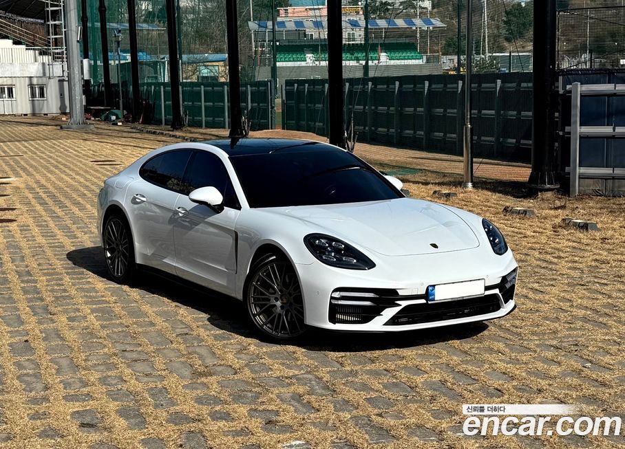 Porsche Panamera 2022