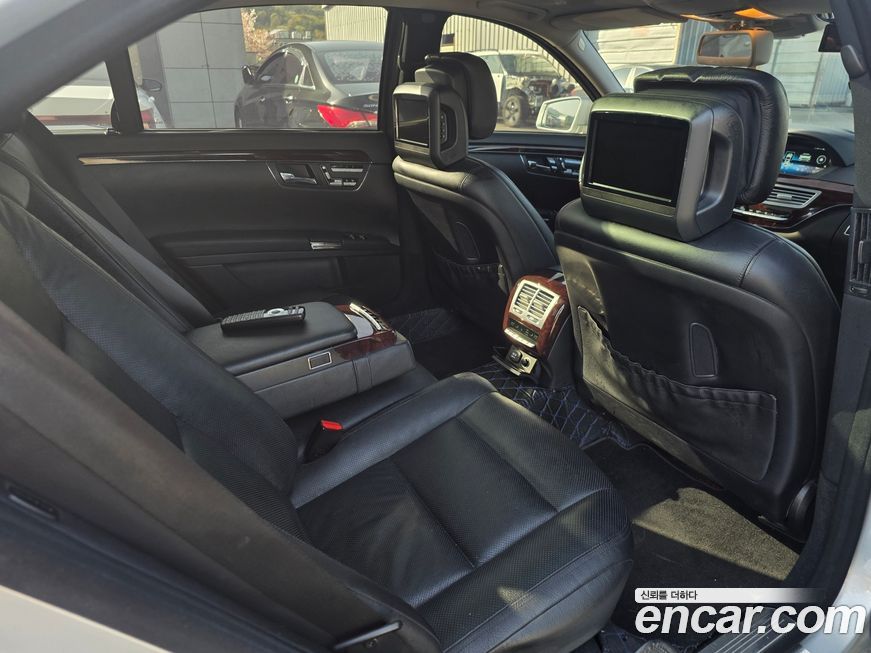 Mercedes-Benz S-Class 2011