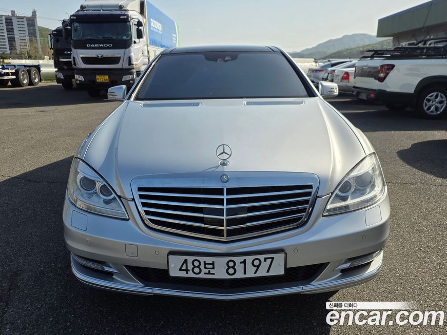 Mercedes-Benz S-Class 2011