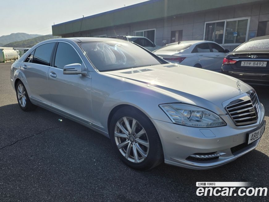 Mercedes-Benz S-Class 2011