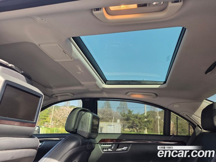 Mercedes-Benz S-Class 2011