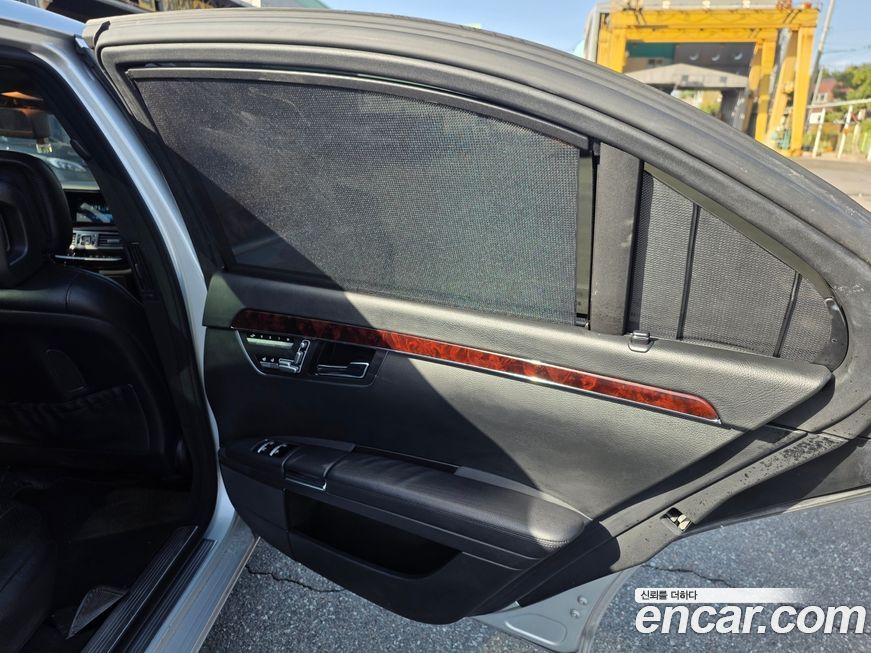 Mercedes-Benz S-Class 2011