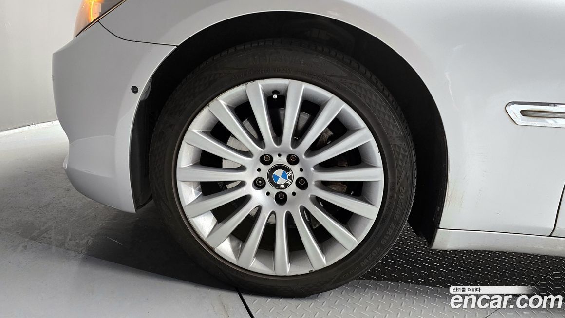 BMW 7-Series 2012