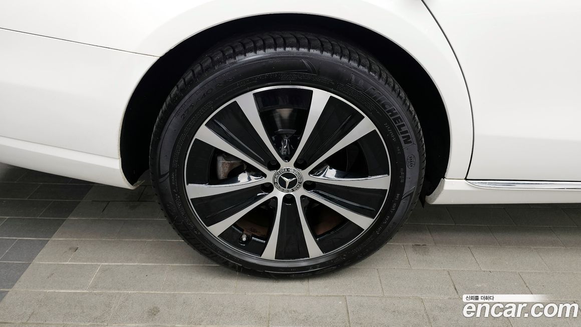 Mercedes-Benz E-Class 2021