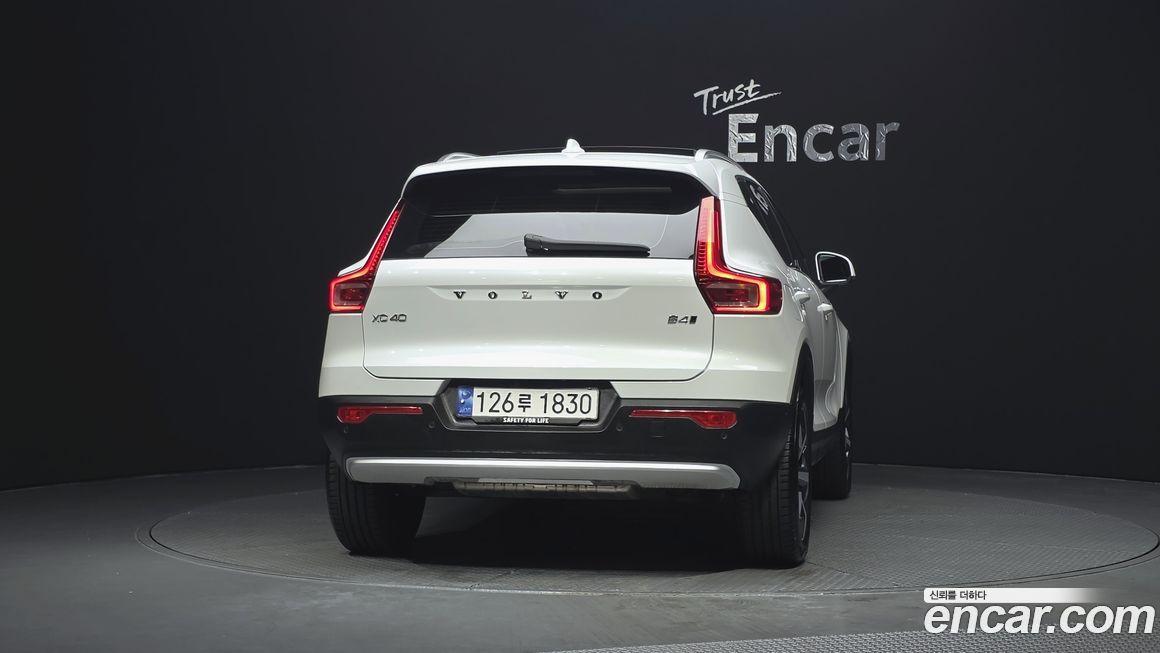 Volvo XC40 2024