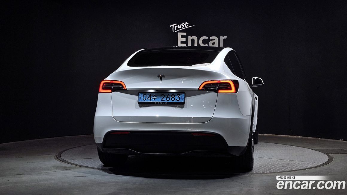 Tesla Model Y 2024