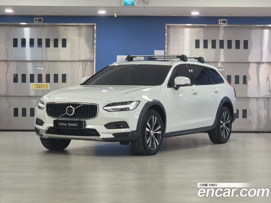 Volvo V90 2025