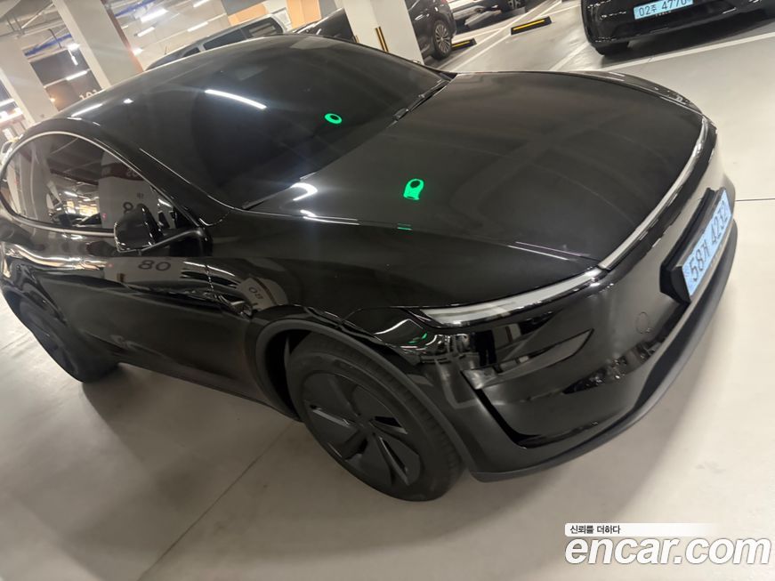 Tesla Model Y 2025