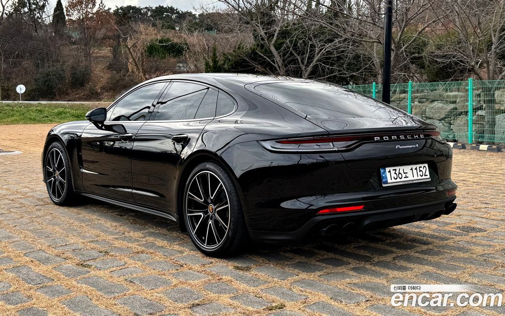 Porsche Panamera 2021