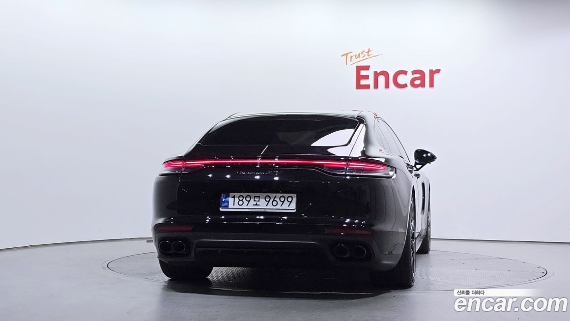 Porsche Panamera 2023