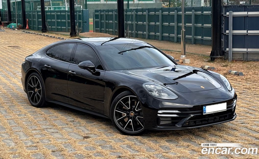 Porsche Panamera 2021