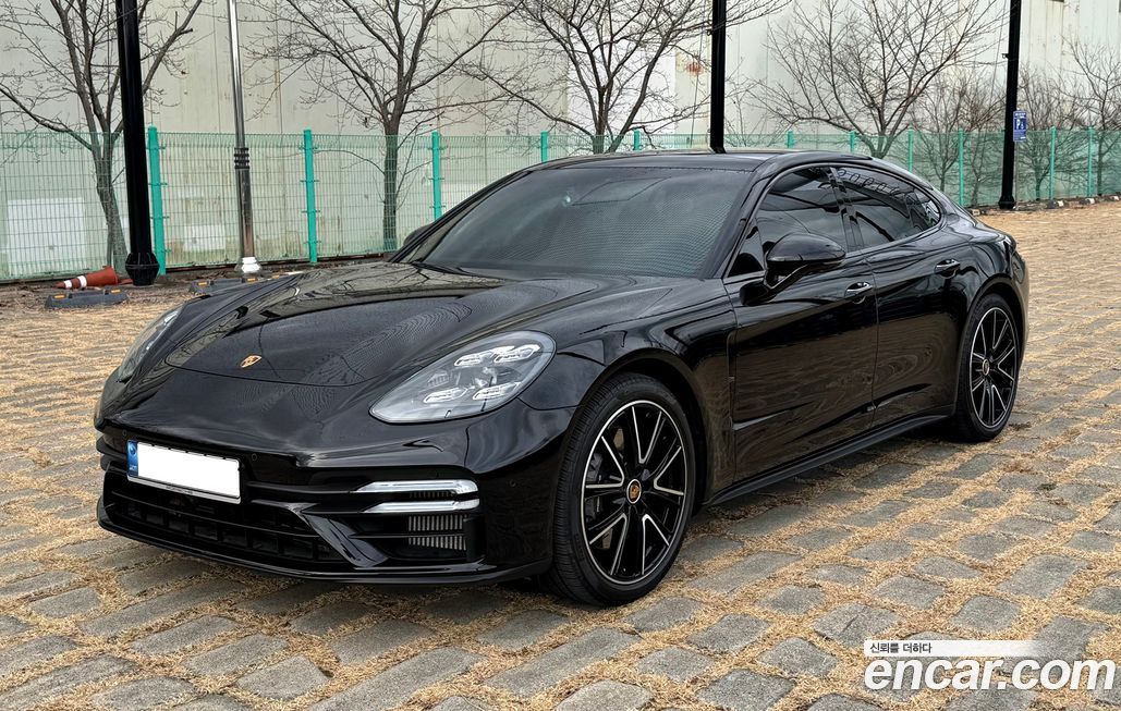 Porsche Panamera 2021