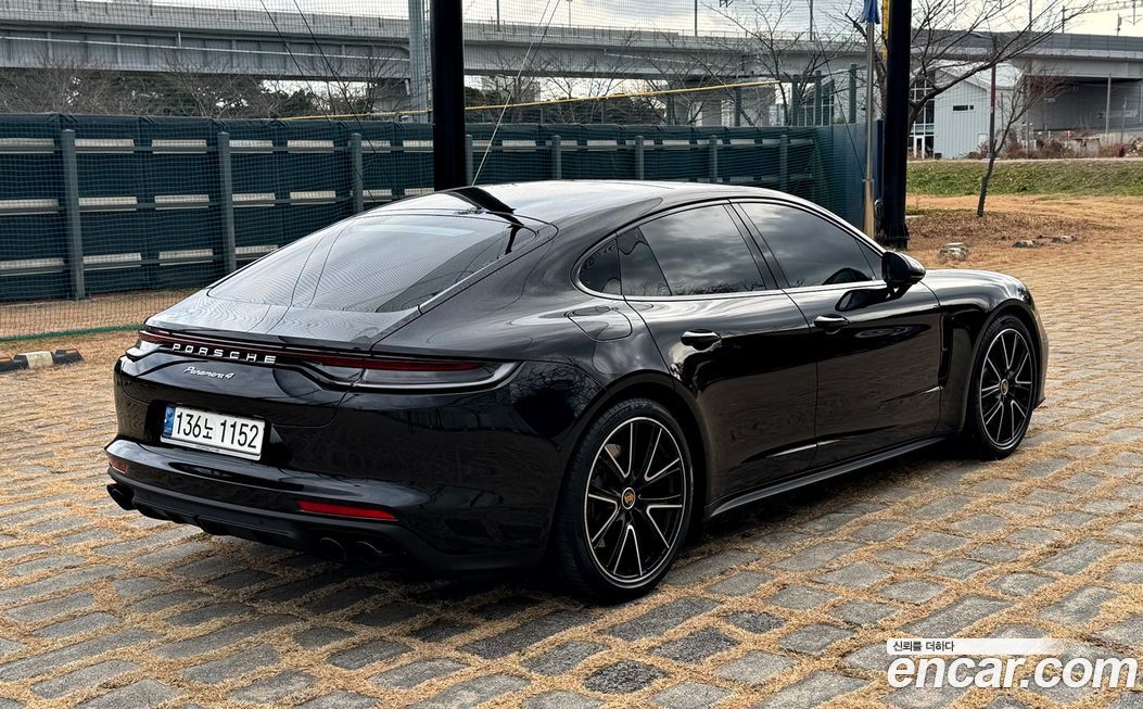 Porsche Panamera 2021