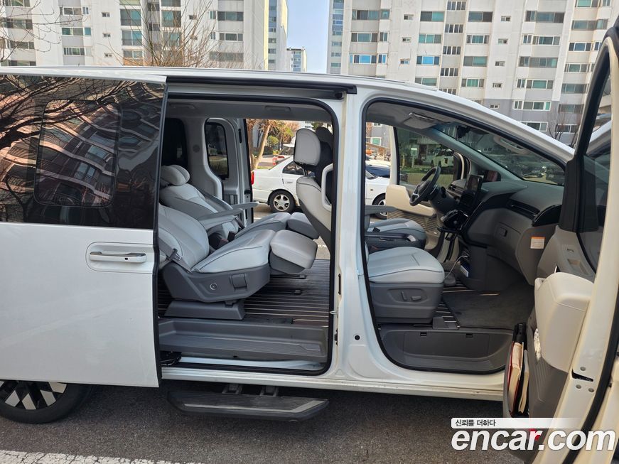 Hyundai Staria 2025