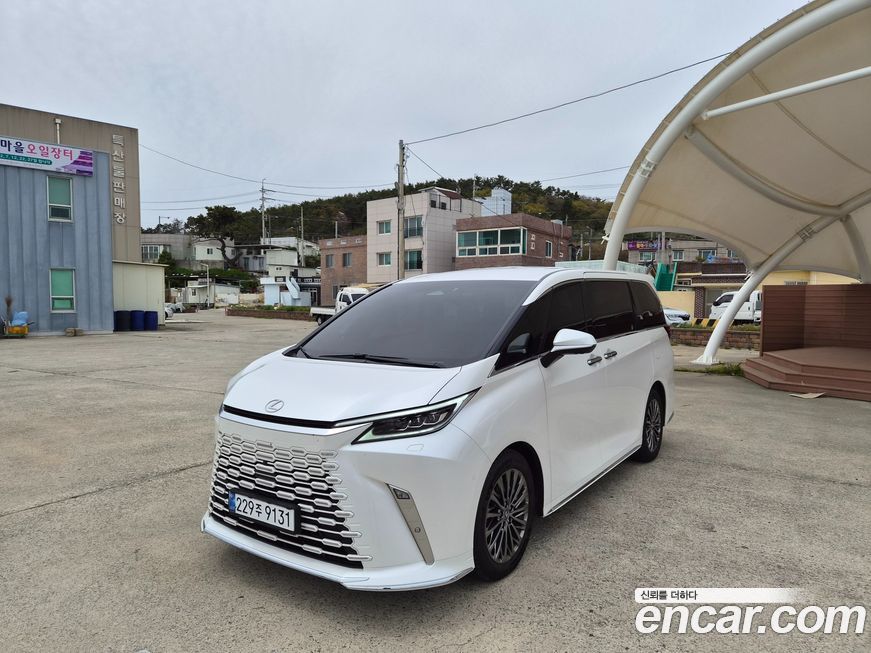 Lexus LM 2025